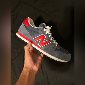 Mens Size 11, New Balance 500. Used about once or twice
